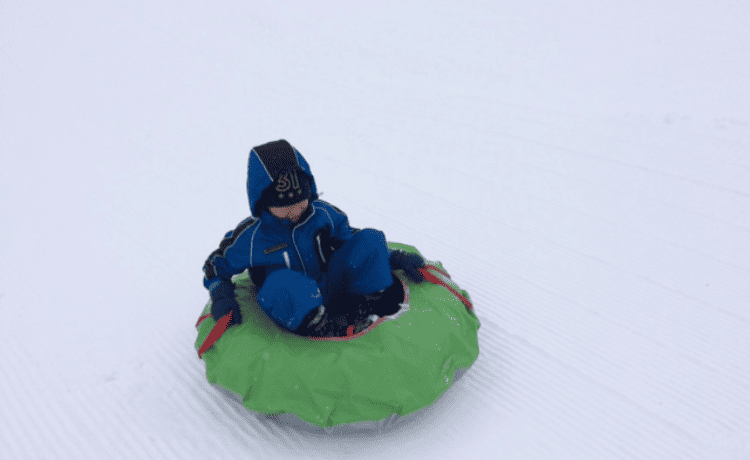 そり・スノーチューブイメージ写真